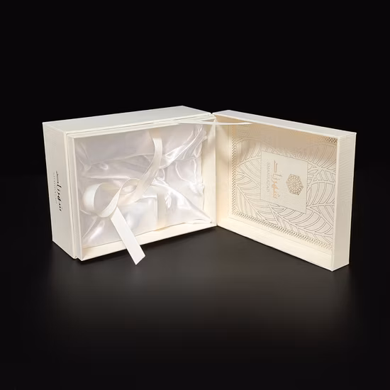 Custom Cardboard Magnetic Closure Foldable Packing Gift Box with Printed Logo